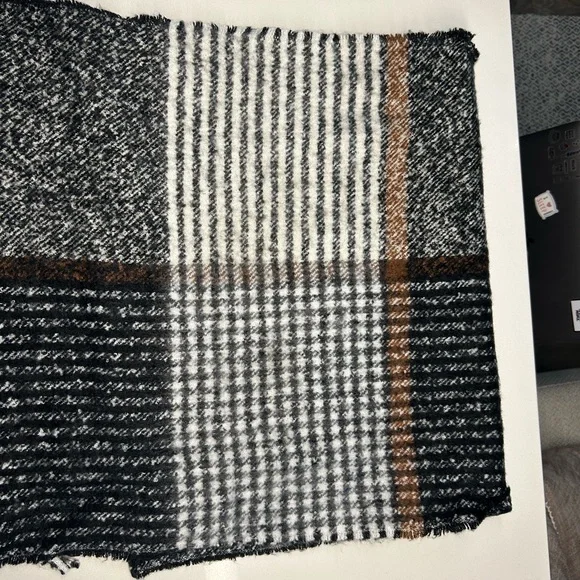 Scarf - Picture 3 of 4